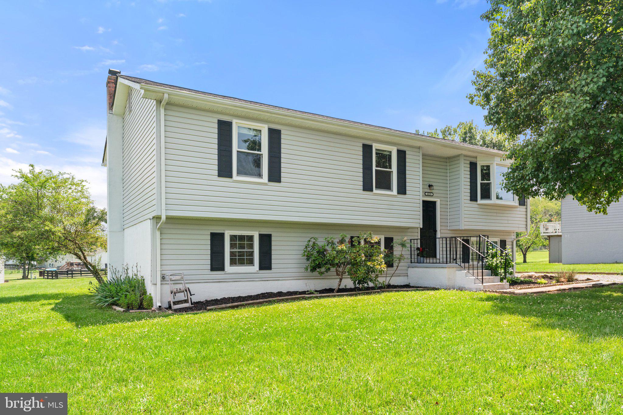 6829 CRESCENT RIDGE COURT