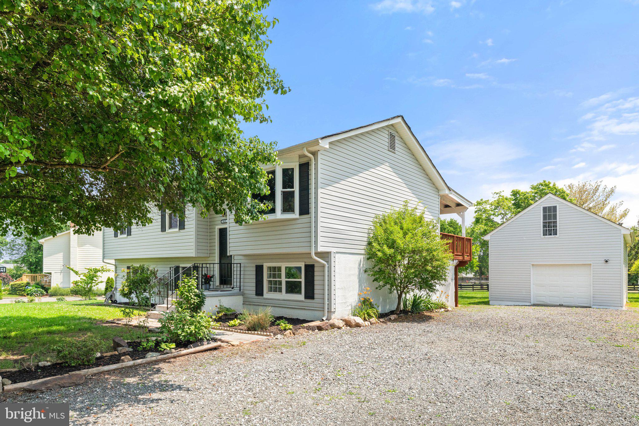 6829 CRESCENT RIDGE COURT