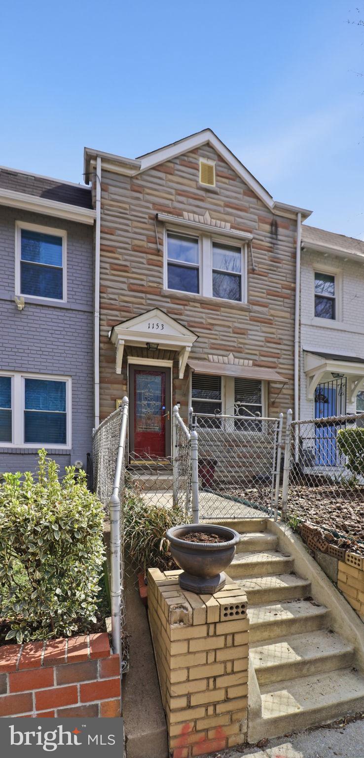 1153 3RD STREET NE