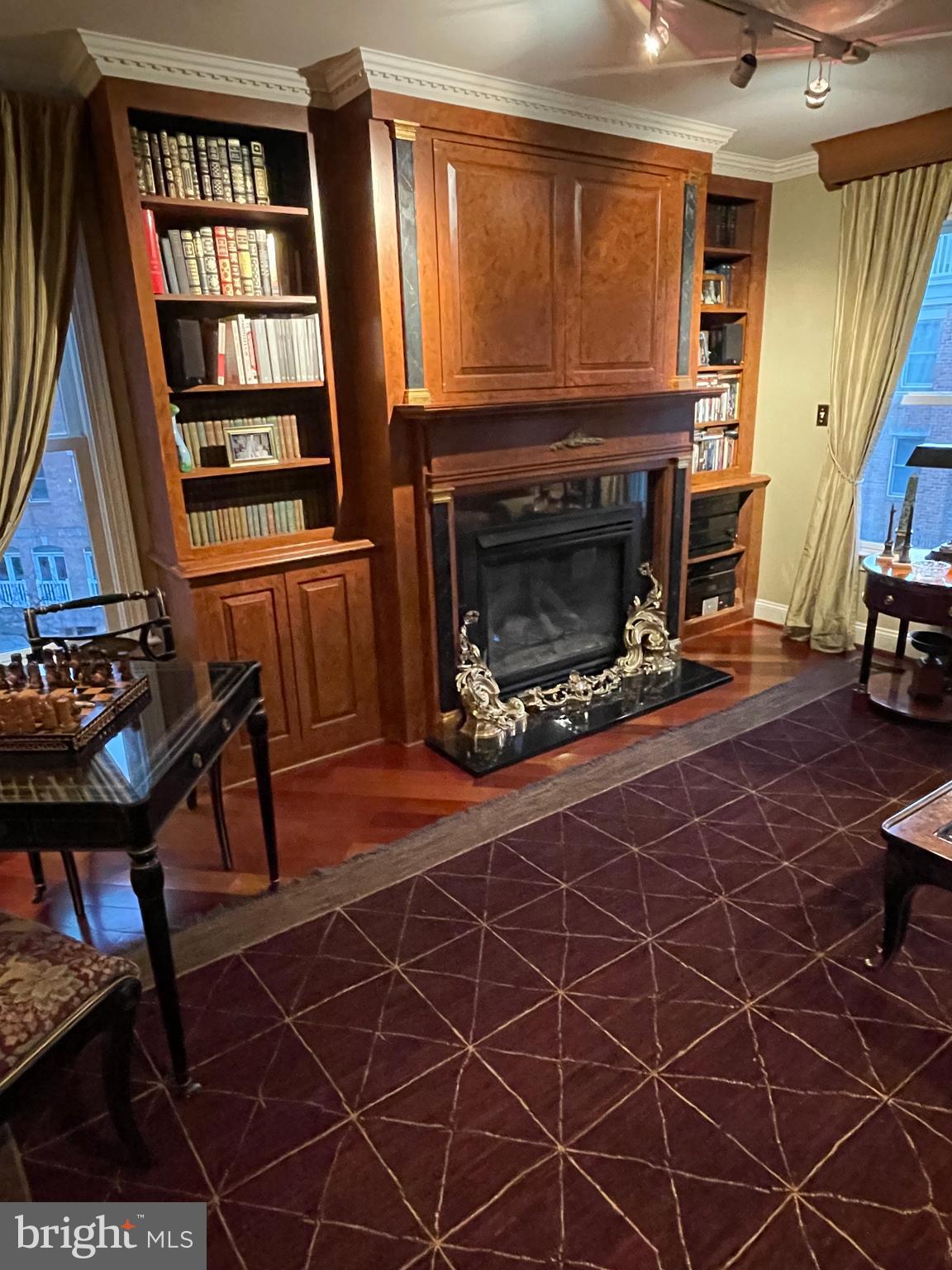 1225 HARBOR ISLAND WALK