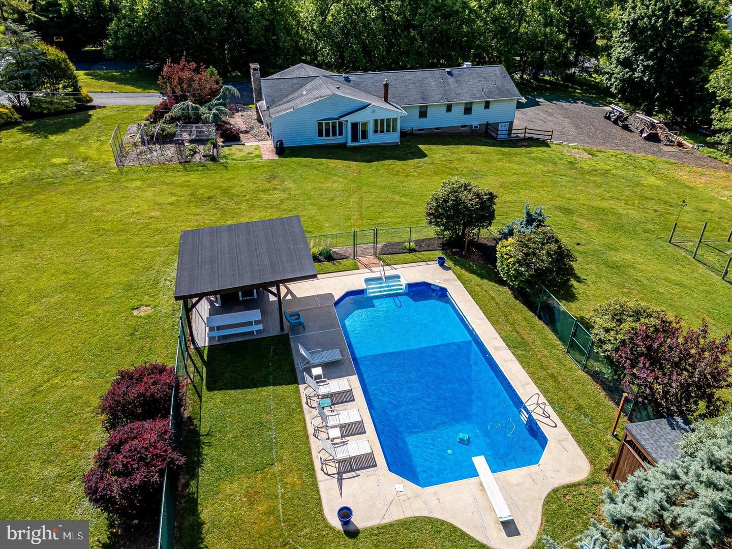 327 SUMMER ROAD