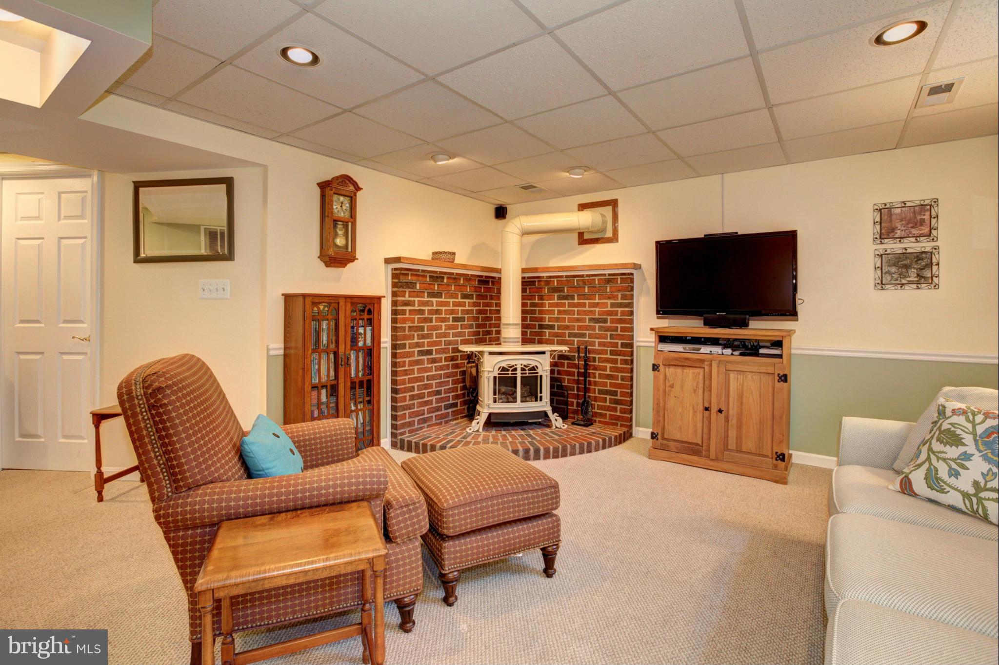 CHESTNUT RIDGE MANOR - Residential