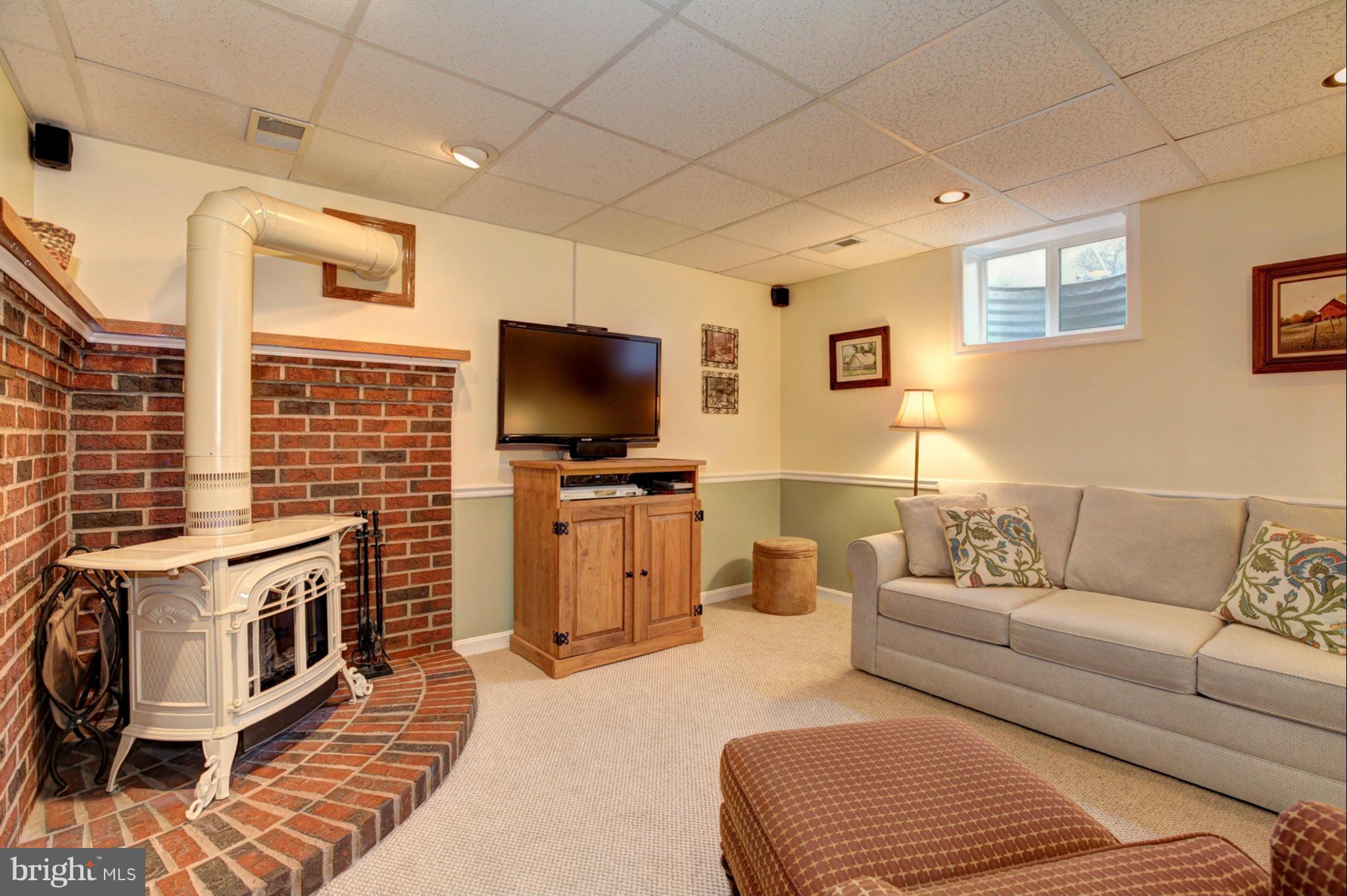 CHESTNUT RIDGE MANOR - Residential