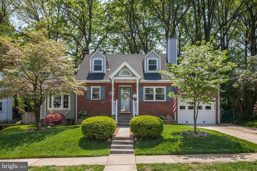 Updted cape cod w/ lght filled opn flr pln. Main LvL BR, hrdwoods on main LvL, & spacious lving rm w/wd brning FP, cstom trim wrk, blt-in bookcase & opns 2 re-designed KIT w/ grnte cntrtops, glass& grnte mosaic tile bcksplsh,& all new S.S. Whirlpool appl s. 12X12 wd strage shed, 2car attchd grge w/ wrkshop, & lg cstm cobble paver rear patio. Fully fencd prvte rear yrd. <1mile 2 Forest Glenn Metro