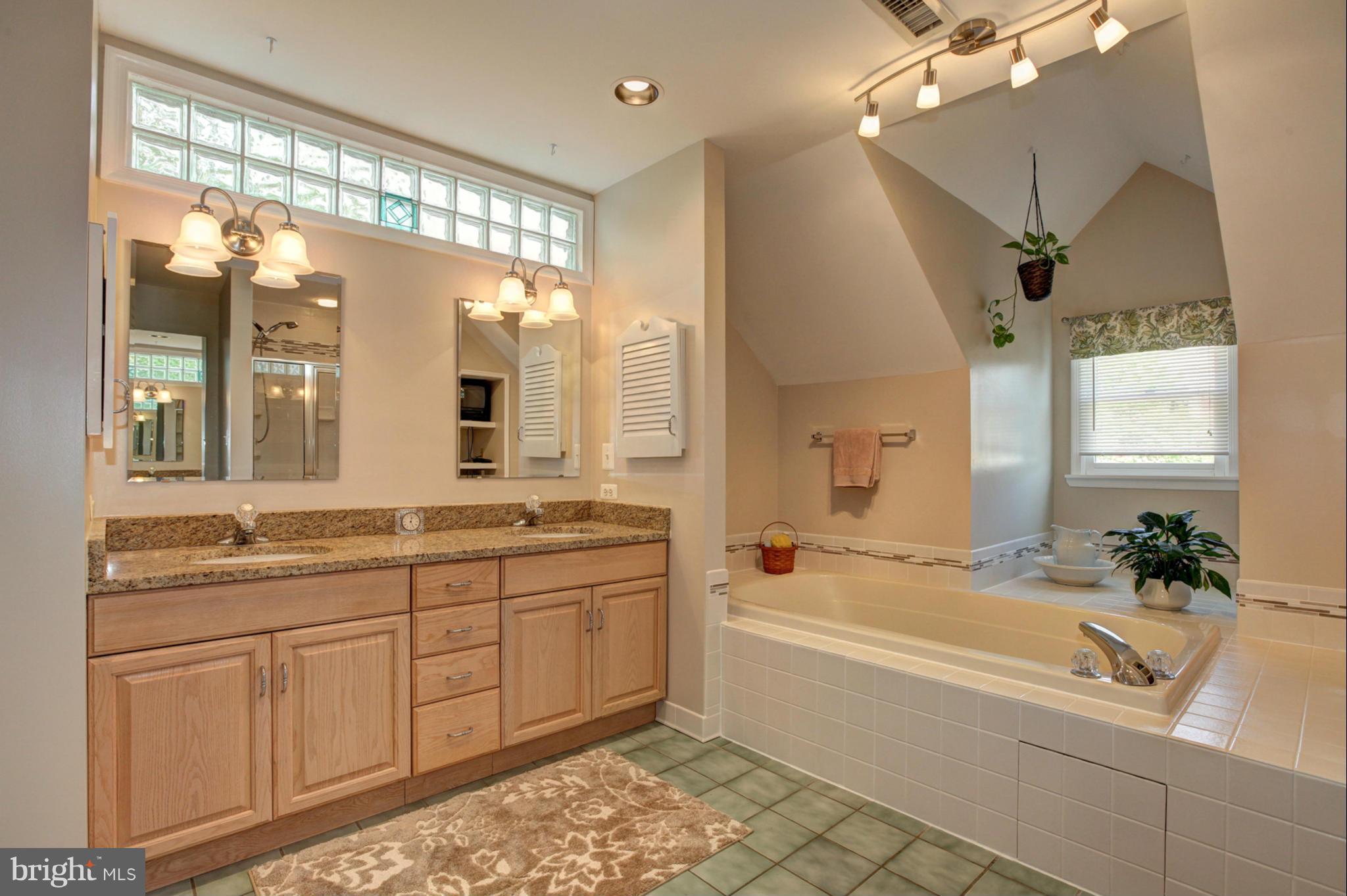 CHESTNUT RIDGE MANOR - Residential