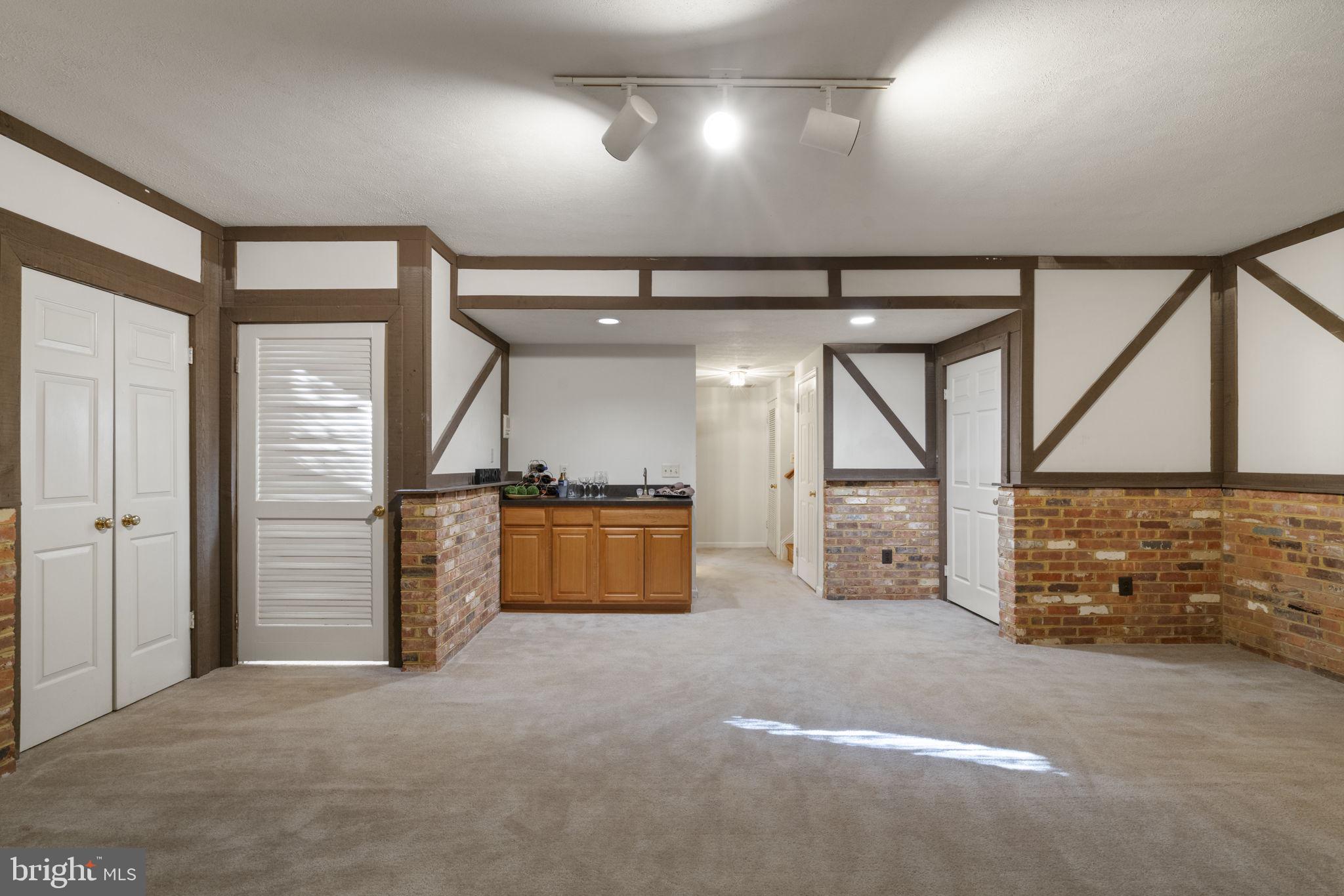 CEDAR CLUSTER TWNHSE - Residential