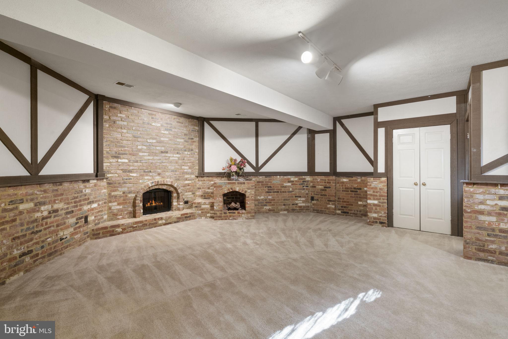 CEDAR CLUSTER TWNHSE - Residential