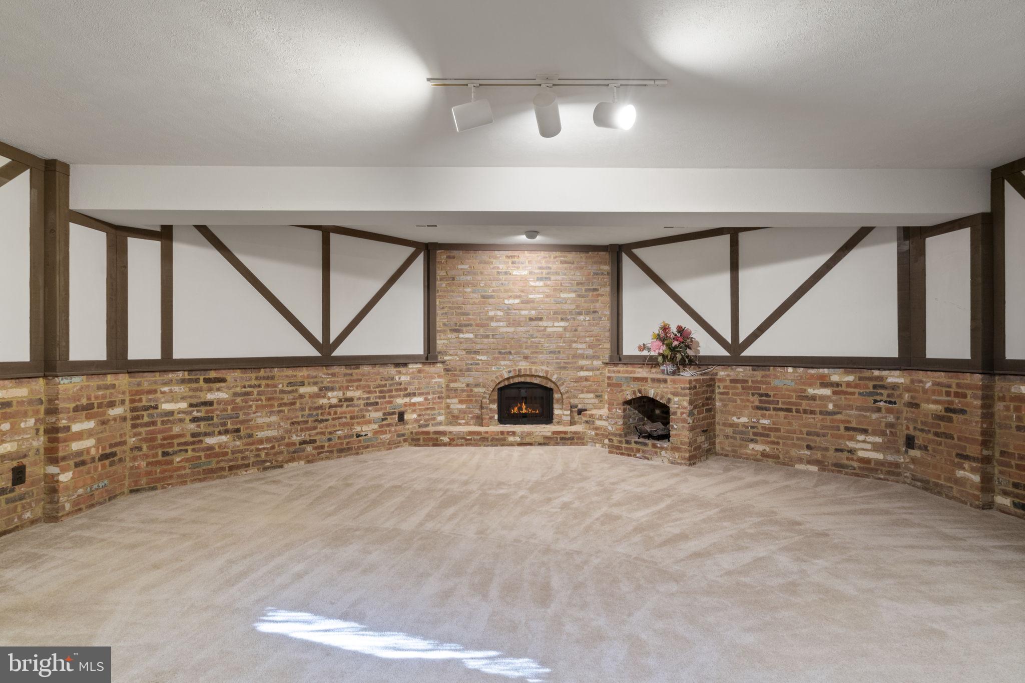 CEDAR CLUSTER TWNHSE - Residential