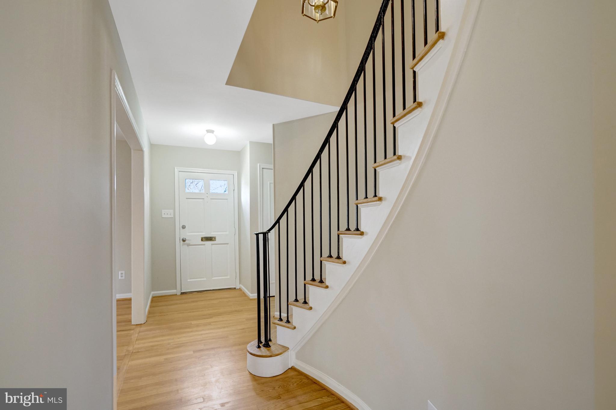 8523 LAKINHURST LANE