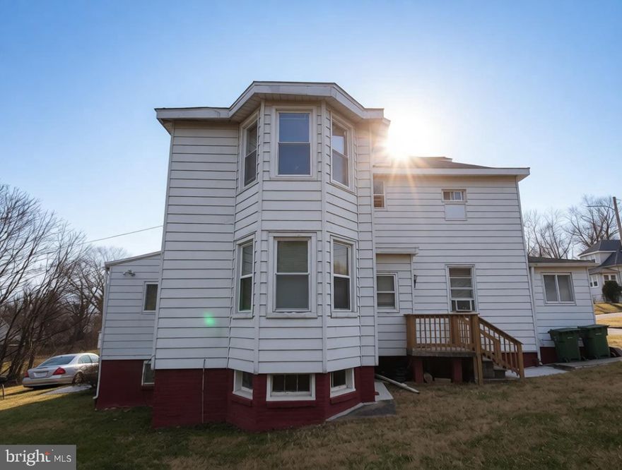 4 units multi-family dwelling made up of 2) 1-bedroom apartments, 2) 2-bedrooms plus den apartments; with hardwood and wall to wall carpeting. Large greenspace on corner lot with Shed in rear of yard. East and West units designations with with entry foyers on both sides. Large basement with potential.  
Ready for an investor or owner occupant with income paying for the property. 
Call for showing but allow at least 24 hours to give tenants notices. Tenants are willing to keep leases.