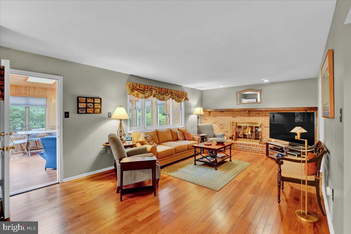 GWYN LYN - Residential