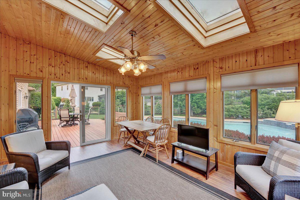 GWYN LYN - Residential