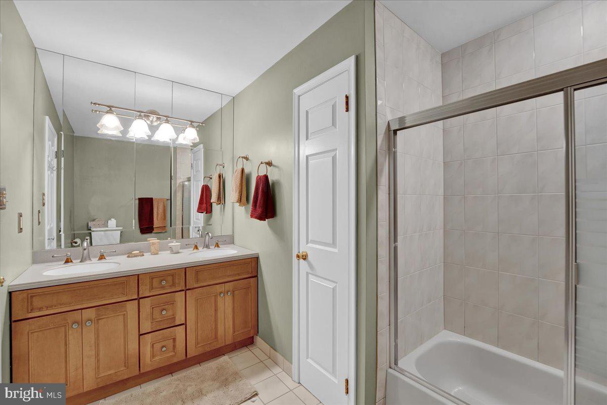 GWYN LYN - Residential