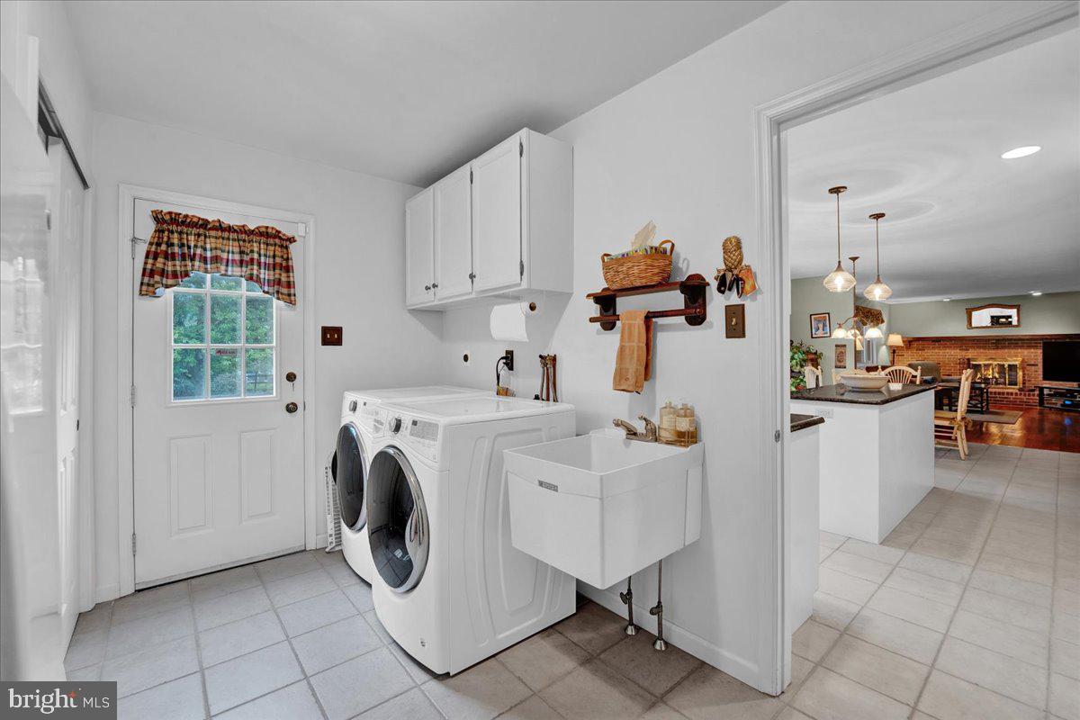 GWYN LYN - Residential