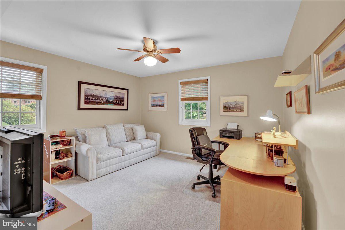 GWYN LYN - Residential