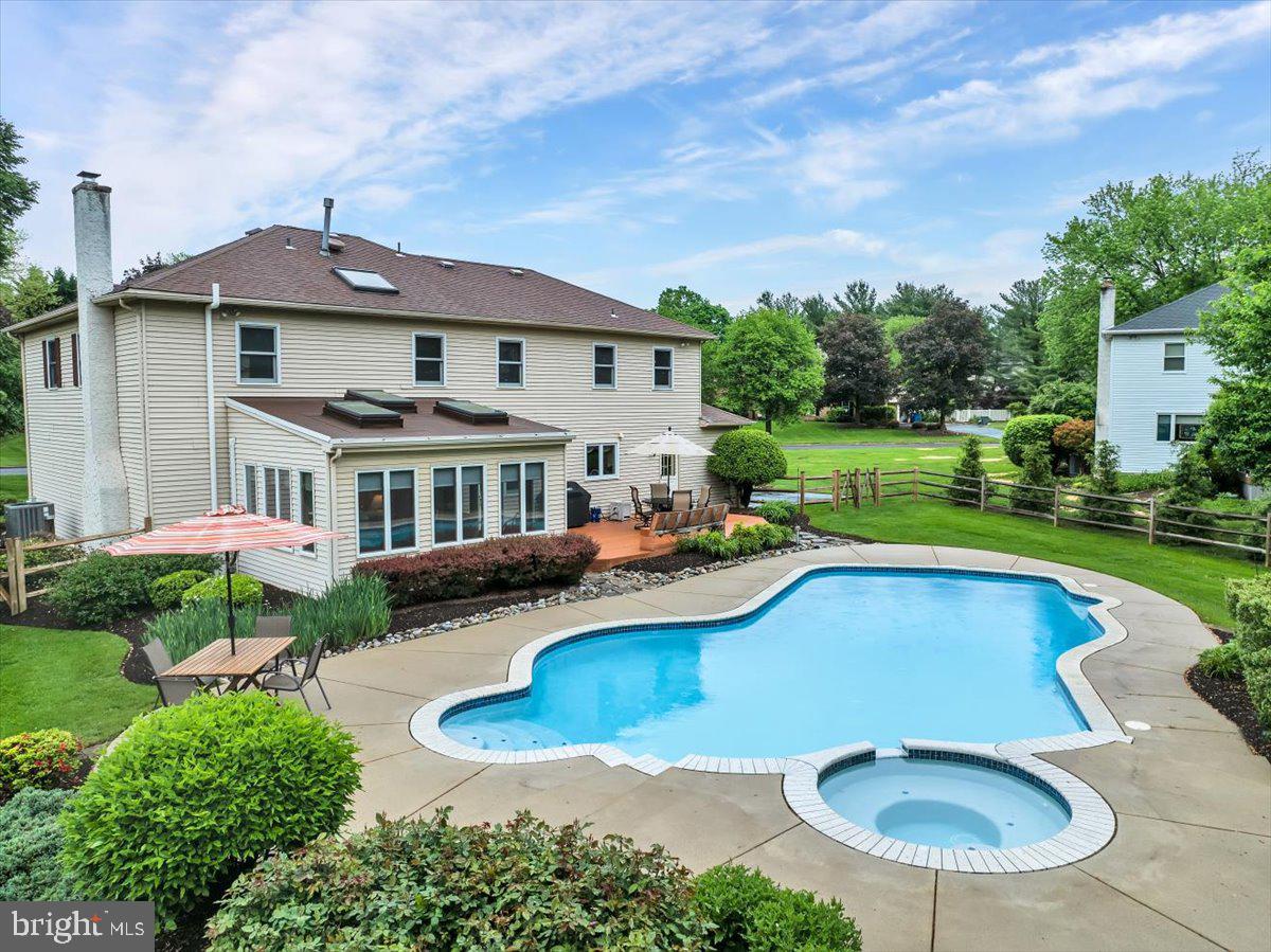 GWYN LYN - Residential