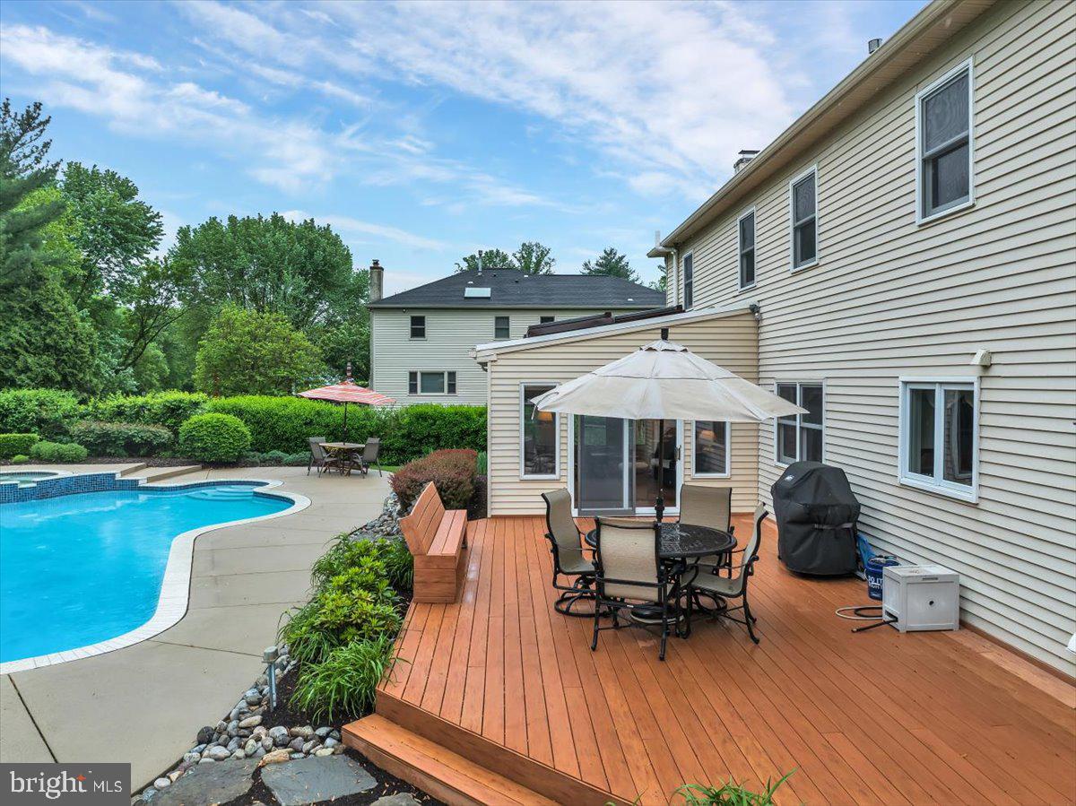 GWYN LYN - Residential