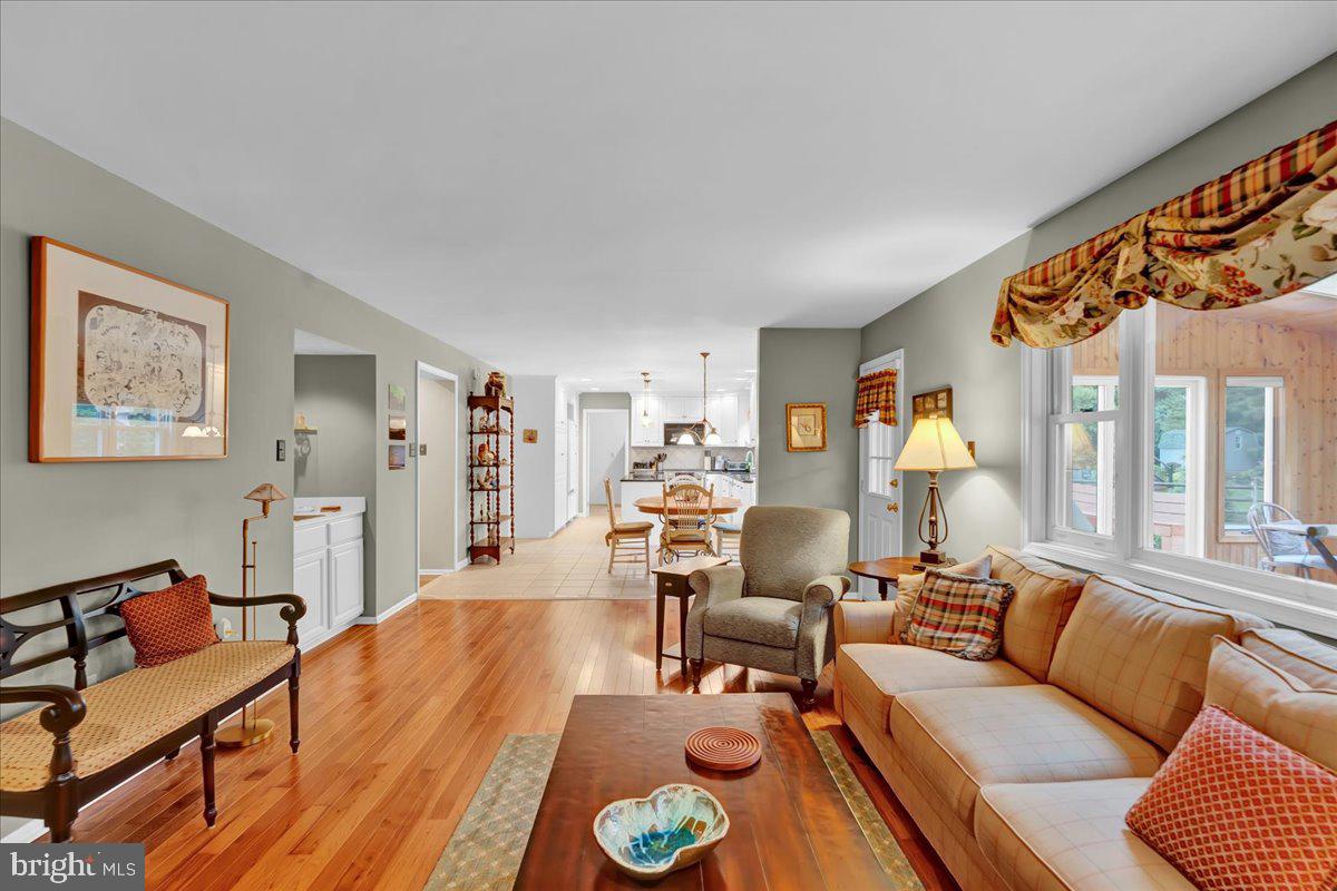 GWYN LYN - Residential