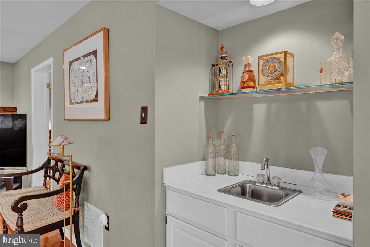 GWYN LYN - Residential