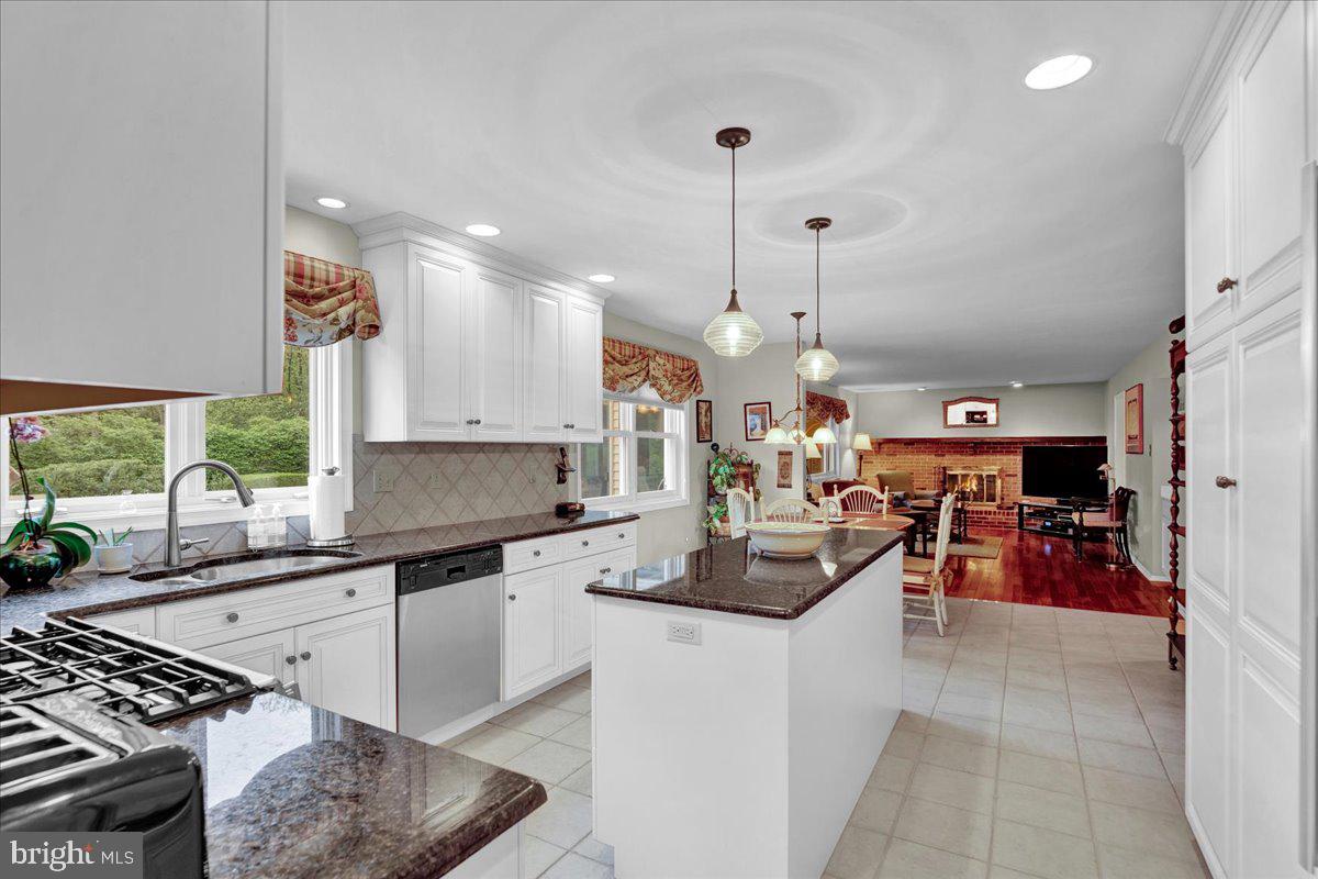 GWYN LYN - Residential