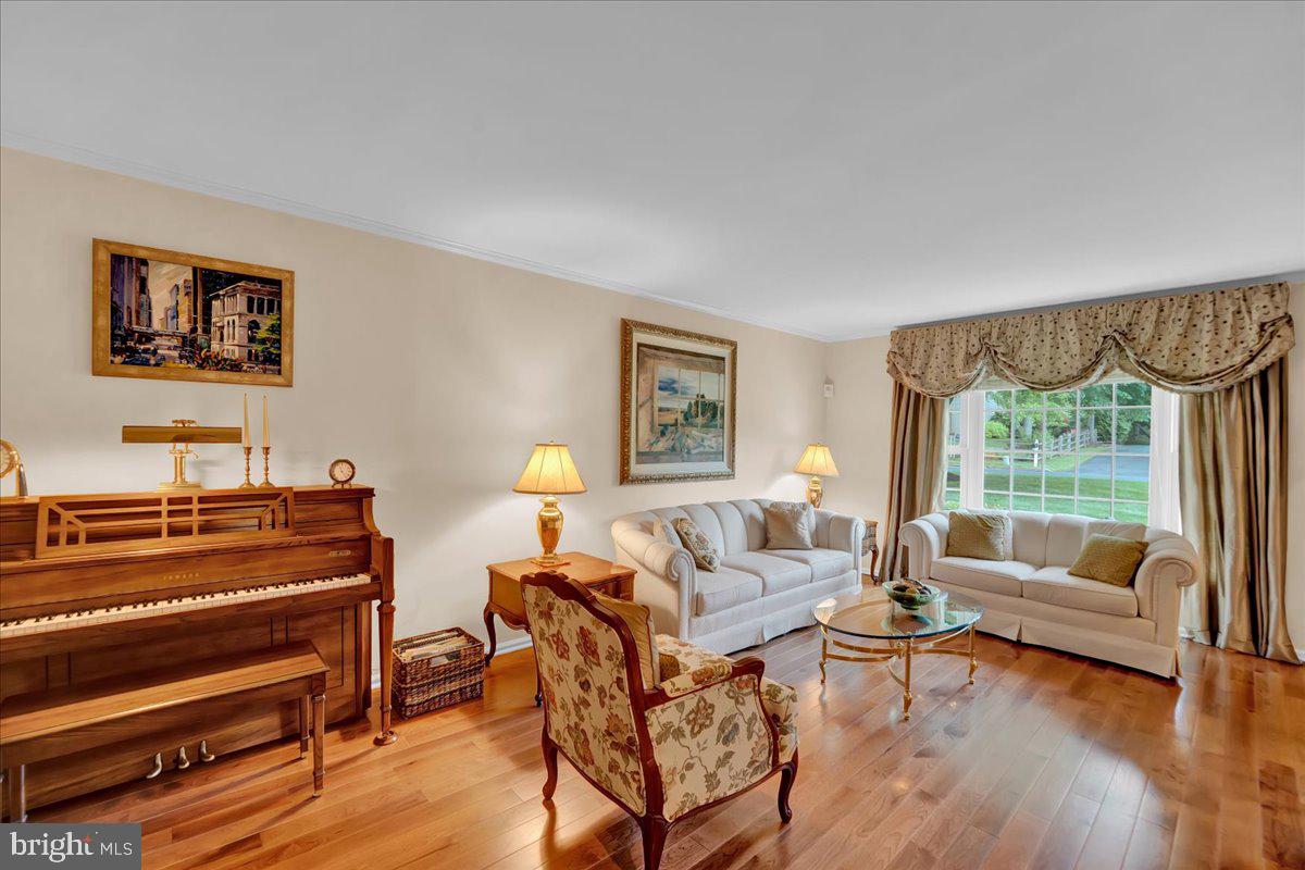 GWYN LYN - Residential