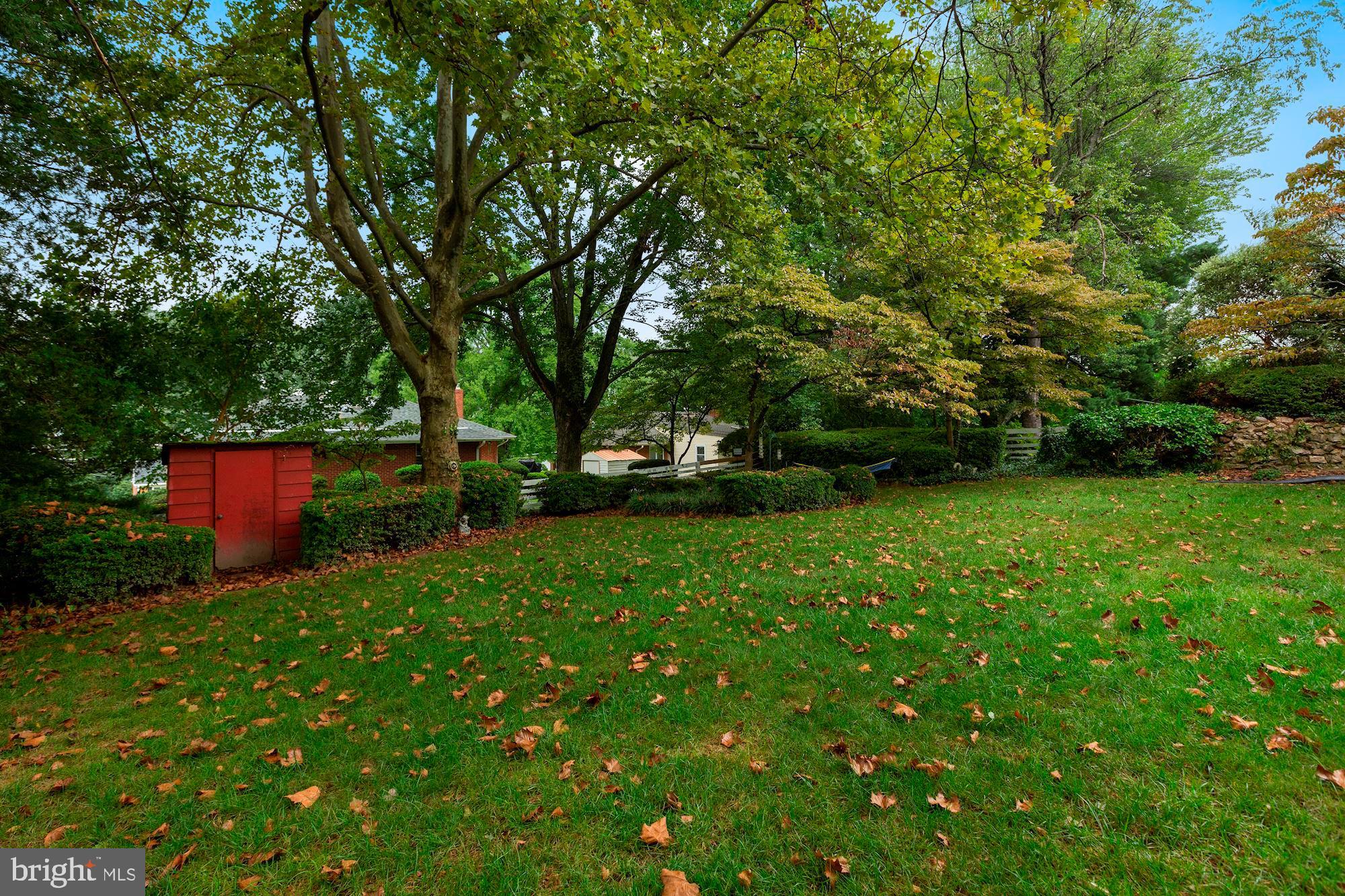 BROYHILL CREST - Residential