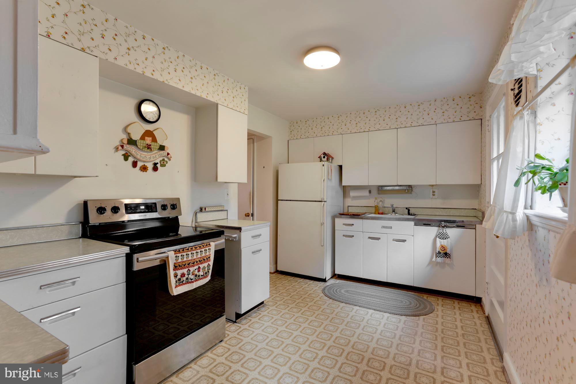 BROYHILL CREST - Residential