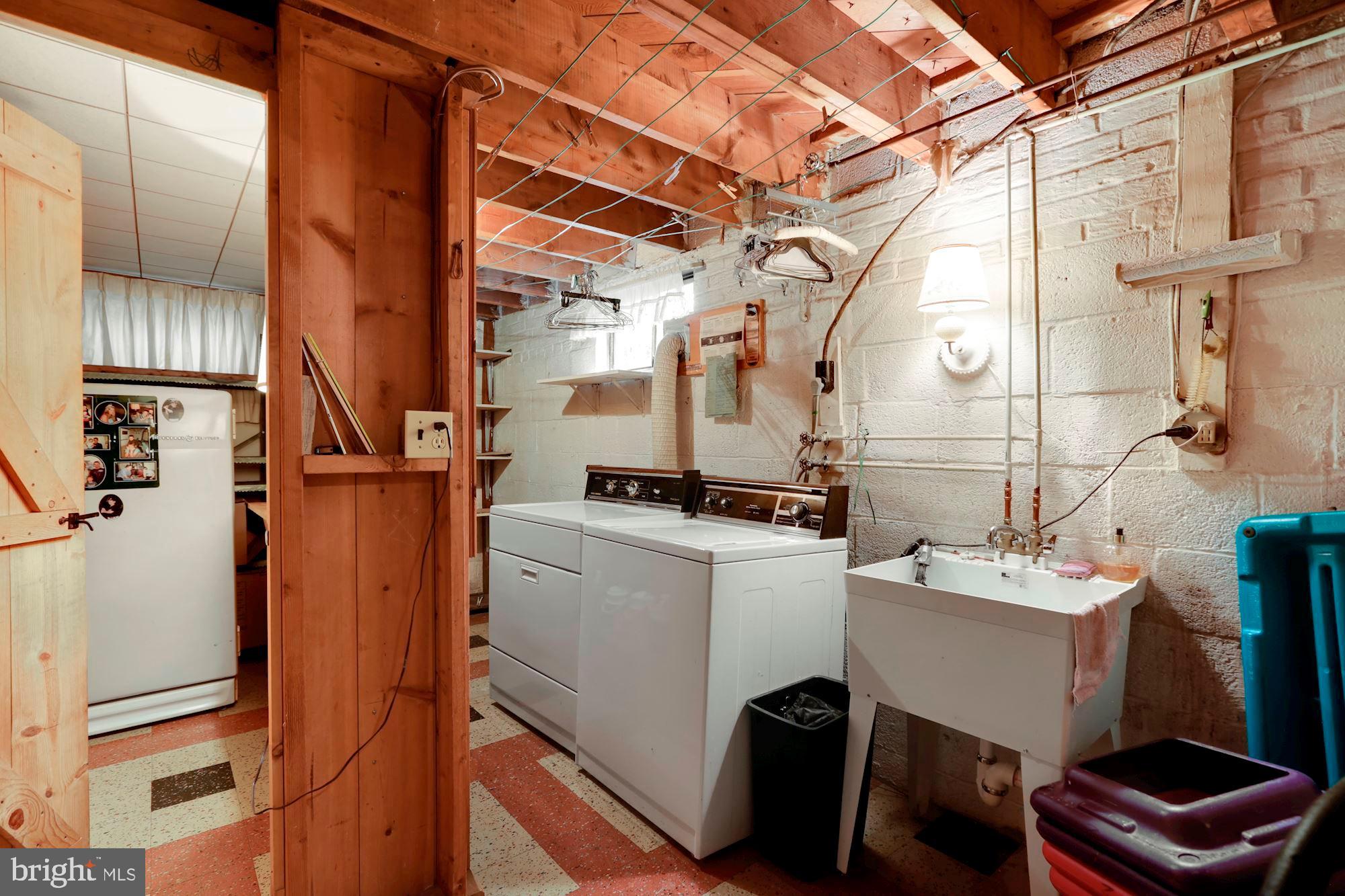 BROYHILL CREST - Residential