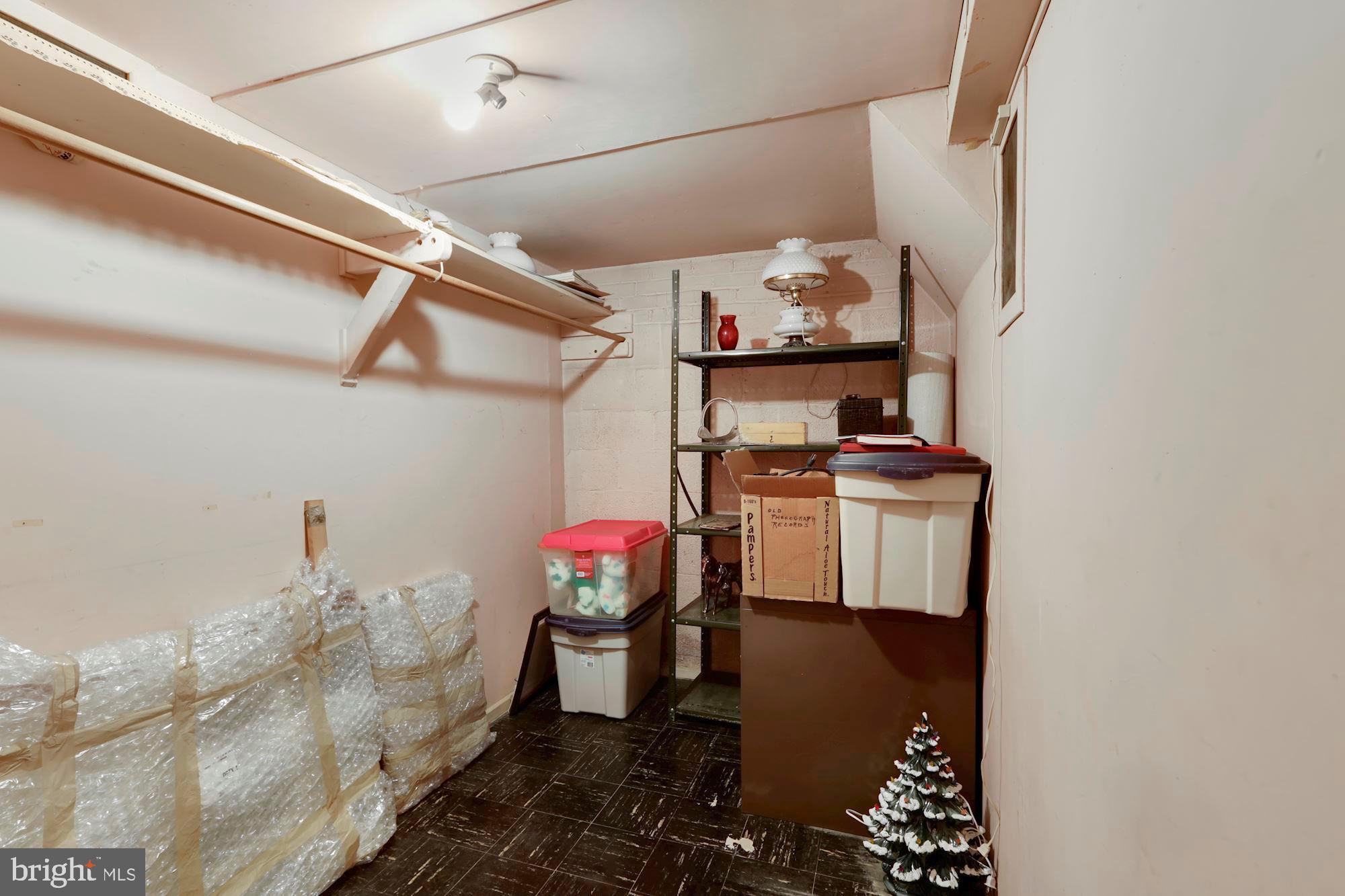 BROYHILL CREST - Residential