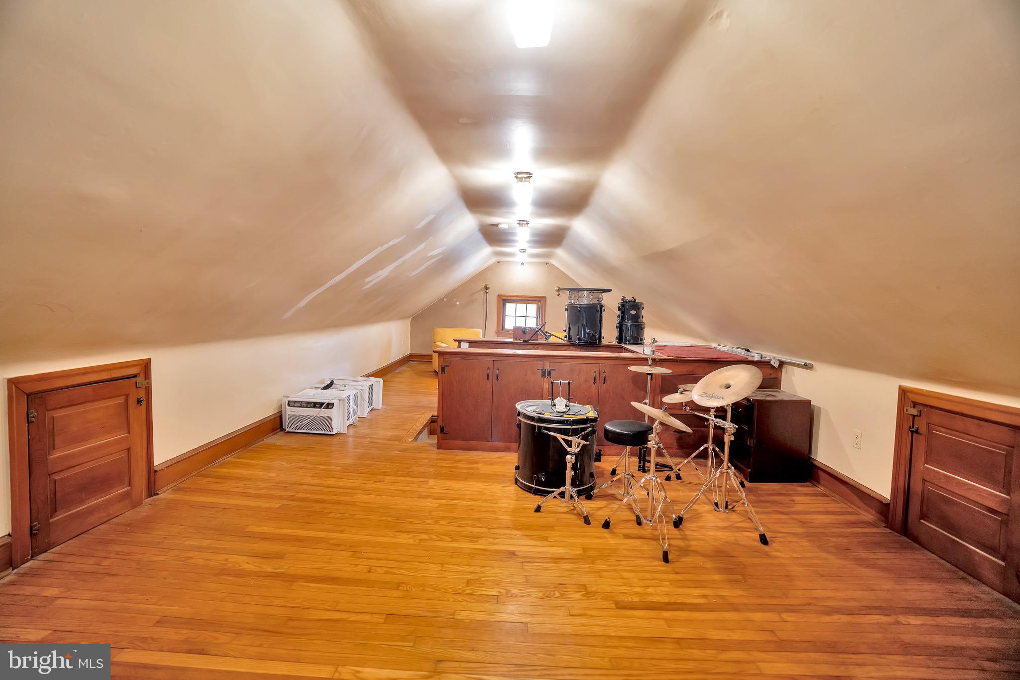 GREEN TREE - Residential