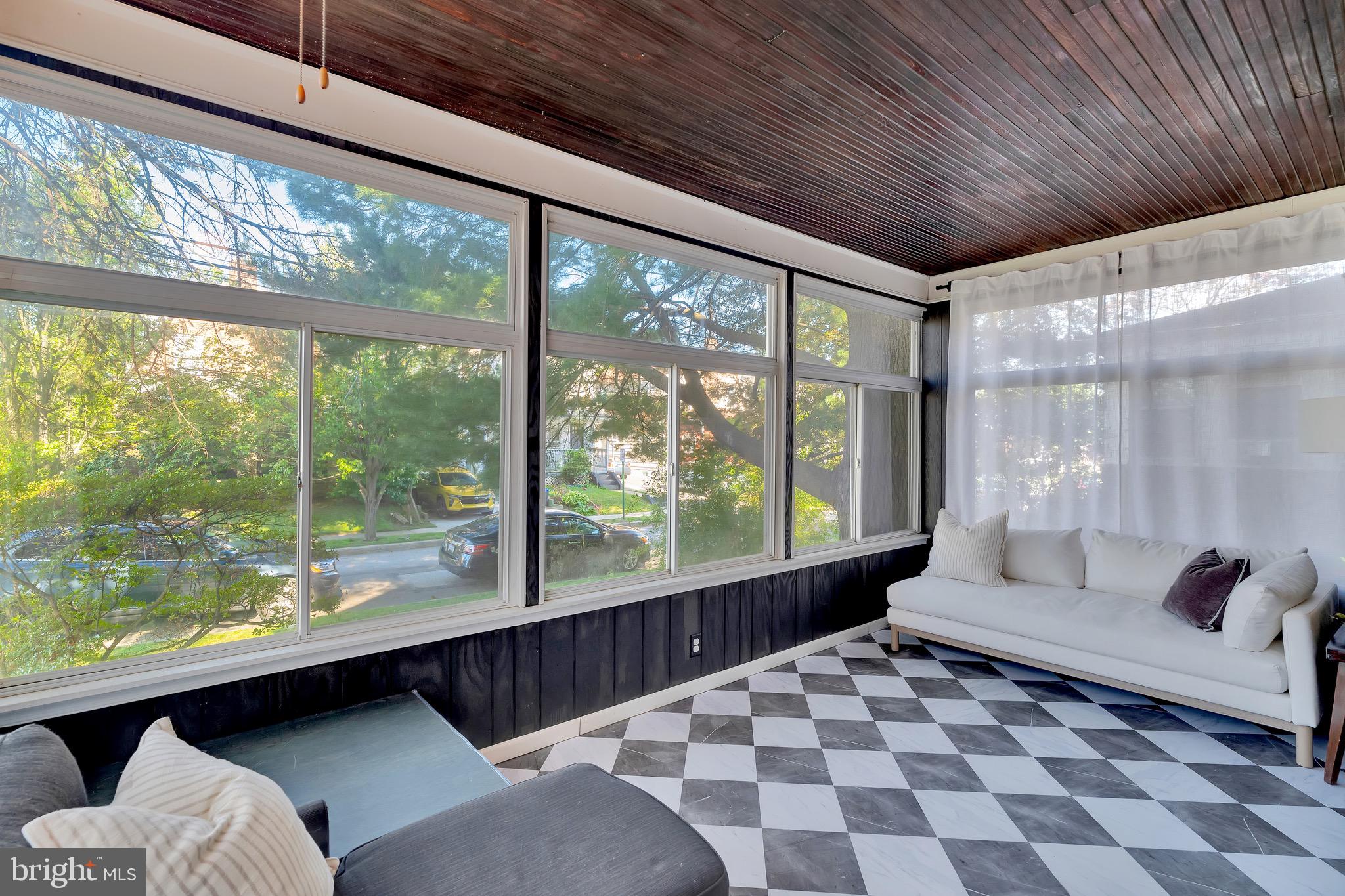 GREEN TREE - Residential