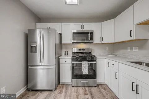 9254 Cardinal Forest Lane Unit 302, Lorton, VA MLS: VAFX2341546