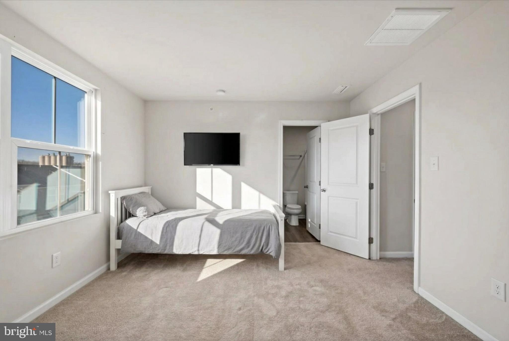 NORTHAMPTON CROSS - Residential