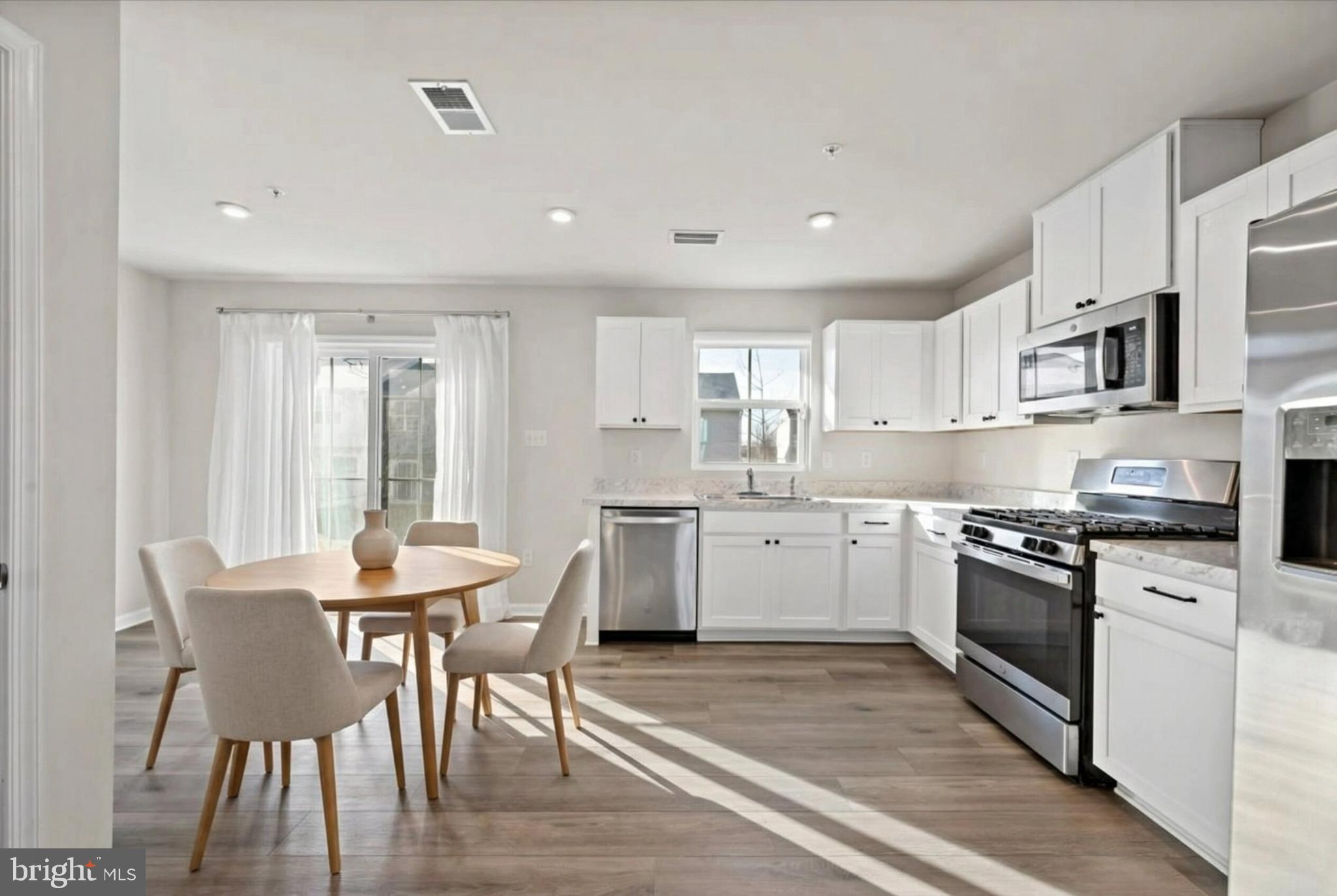 NORTHAMPTON CROSS - Residential