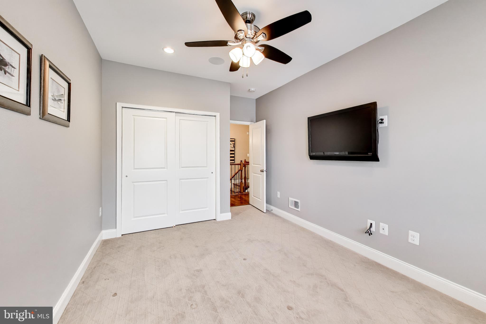 LOUDOUN VALLEY ESTATES 2 - Residential