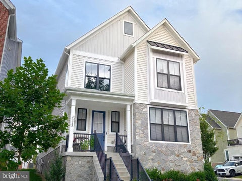 Property photo of 23099 Glenwood Heights Circle, Brambleton, VA 20148