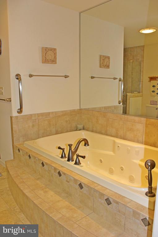 SUMMIT POINTE AT ELM TREE - Residential