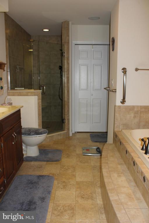 SUMMIT POINTE AT ELM TREE - Residential