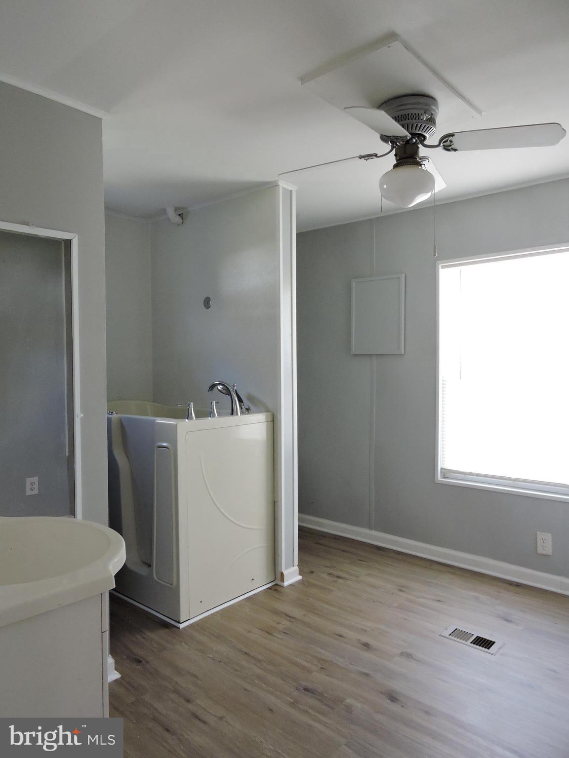 LAKESIDE PARK - Residential