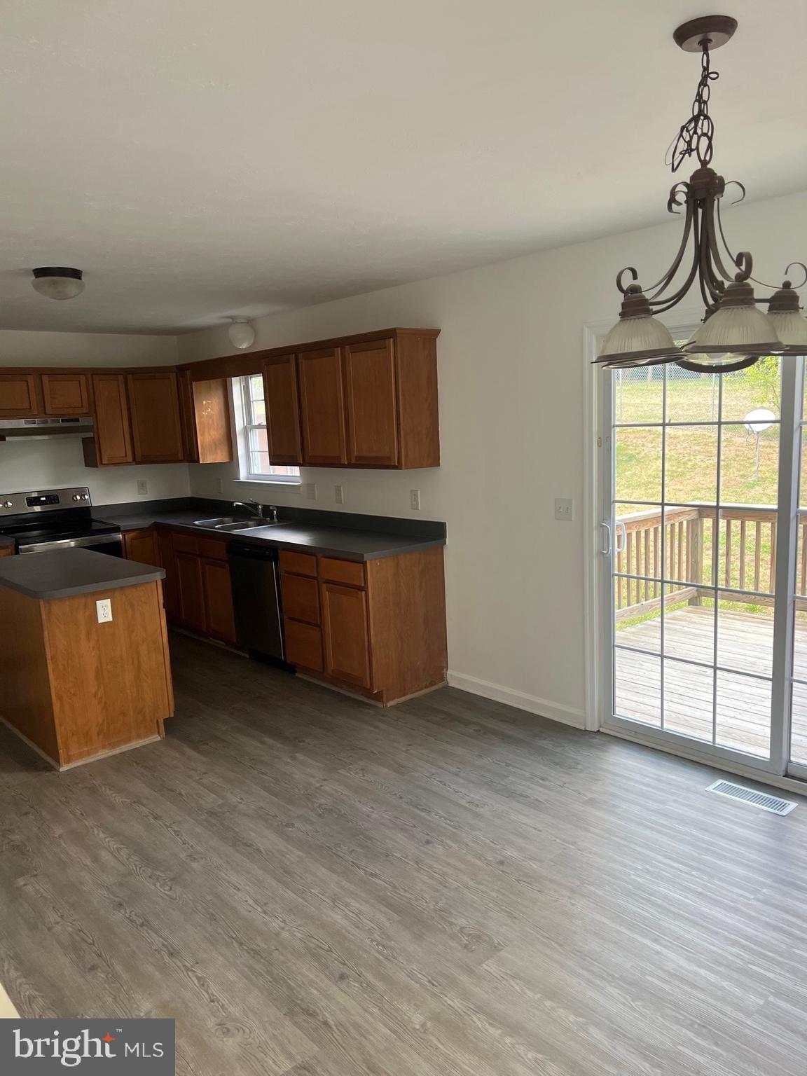 WINDSTONE TOWNHOMES - Residential