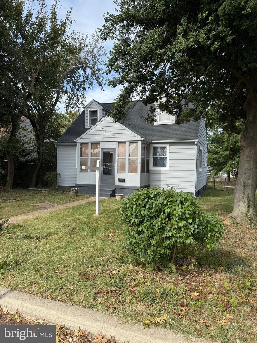 Recently updated single-family home featuring 4 bedrooms and 2 full bathrooms. This beautiful property offers a new roof, renovated kitchen with quartz countertops, and brand-new appliances. Enjoy laminate flooring on the main level and new carpeting in all bedrooms. Additional upgrades include a new A/C and HVAC system, new water heater, and modern light fixtures throughout.
The fully finished basement includes new carpet and provides plenty of space for additional rooms, entertainment, or storage.
The home has been freshly painted inside and out, with a welcoming front porch and a spacious backyard—perfect for outdoor gatherings.
Move-in ready and waiting for you to enjoy! Don’t miss the opportunity to see this stunning home.