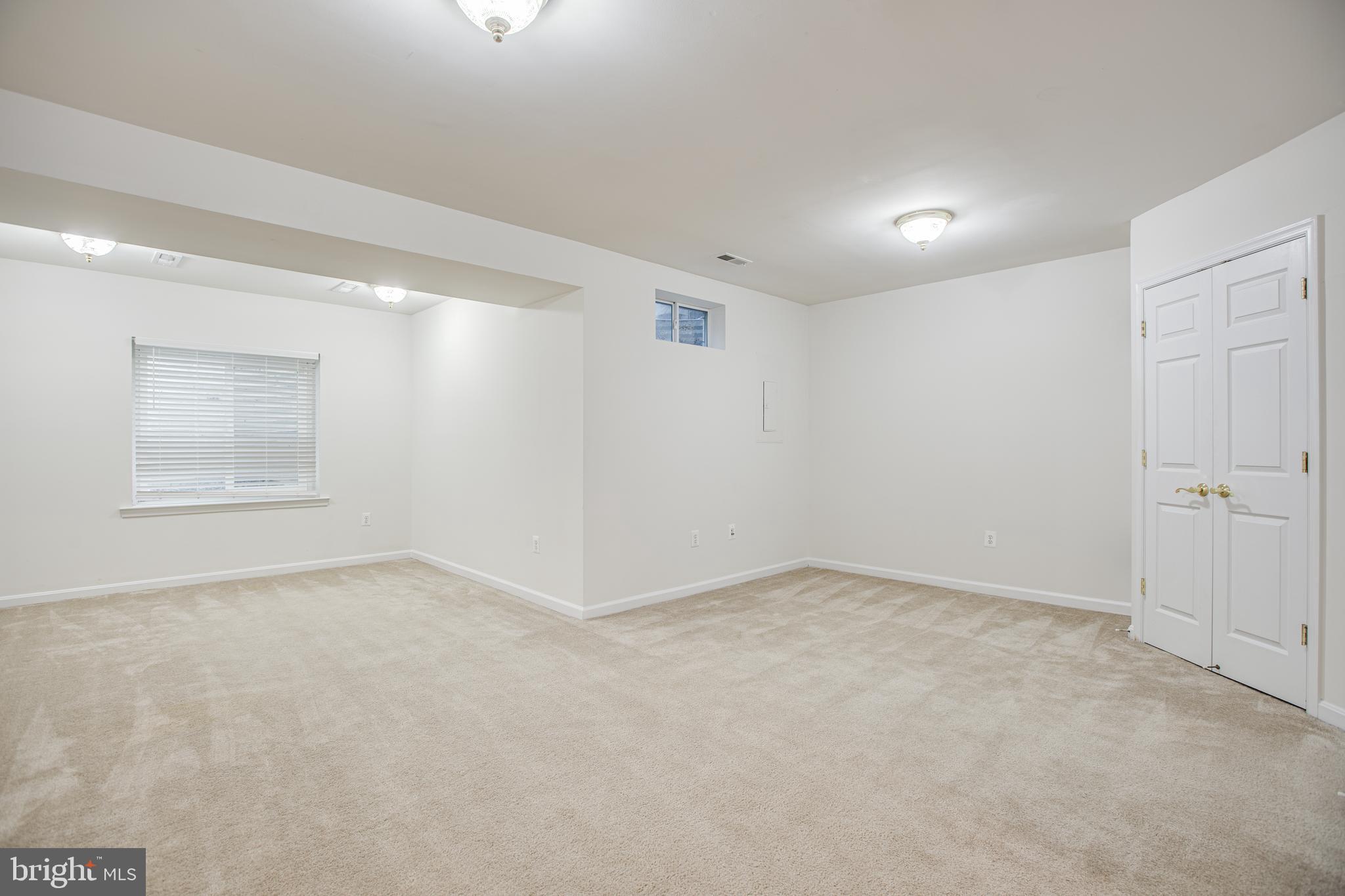 RIVER OAKS - Residential