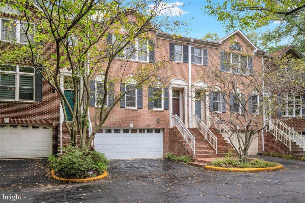 Photo of 2904 Oakton Crest Place, VIENNA, VA 22181 (MLS # VAFX2274838)