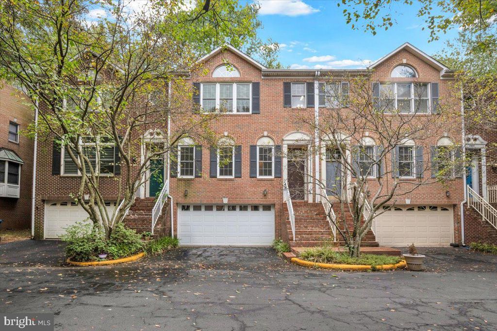 Photo of 2904 Oakton Crest Place, VIENNA, VA 22181 (MLS # VAFX2274838)