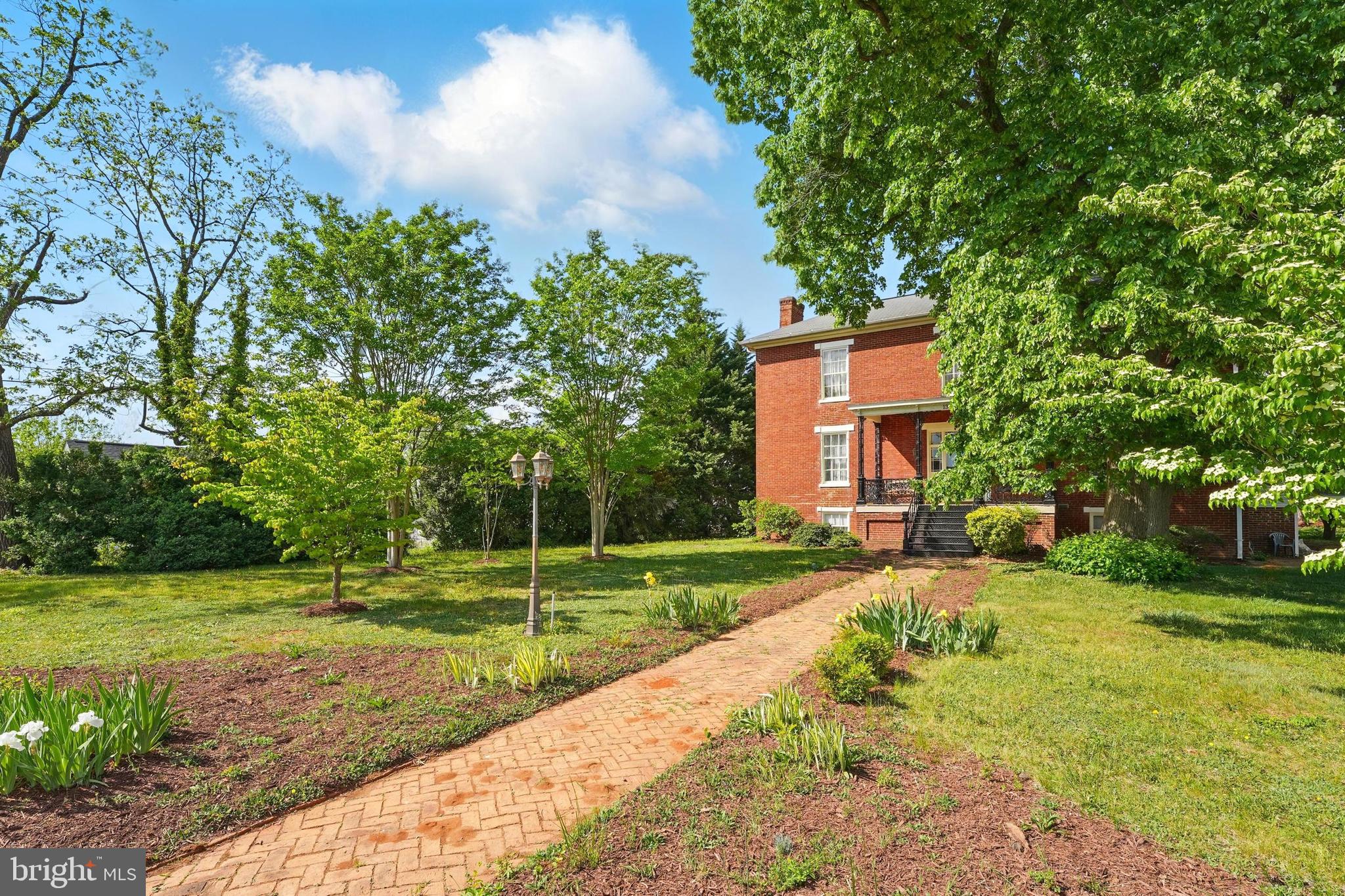 133 W FAIRVIEW ROAD