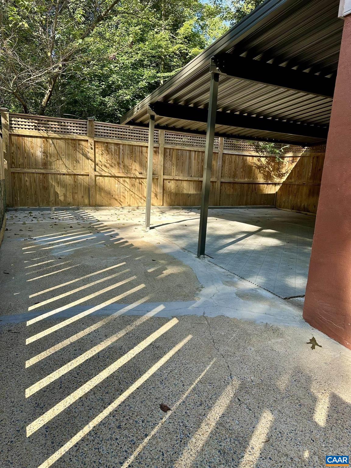 IVY WOODS - Residential