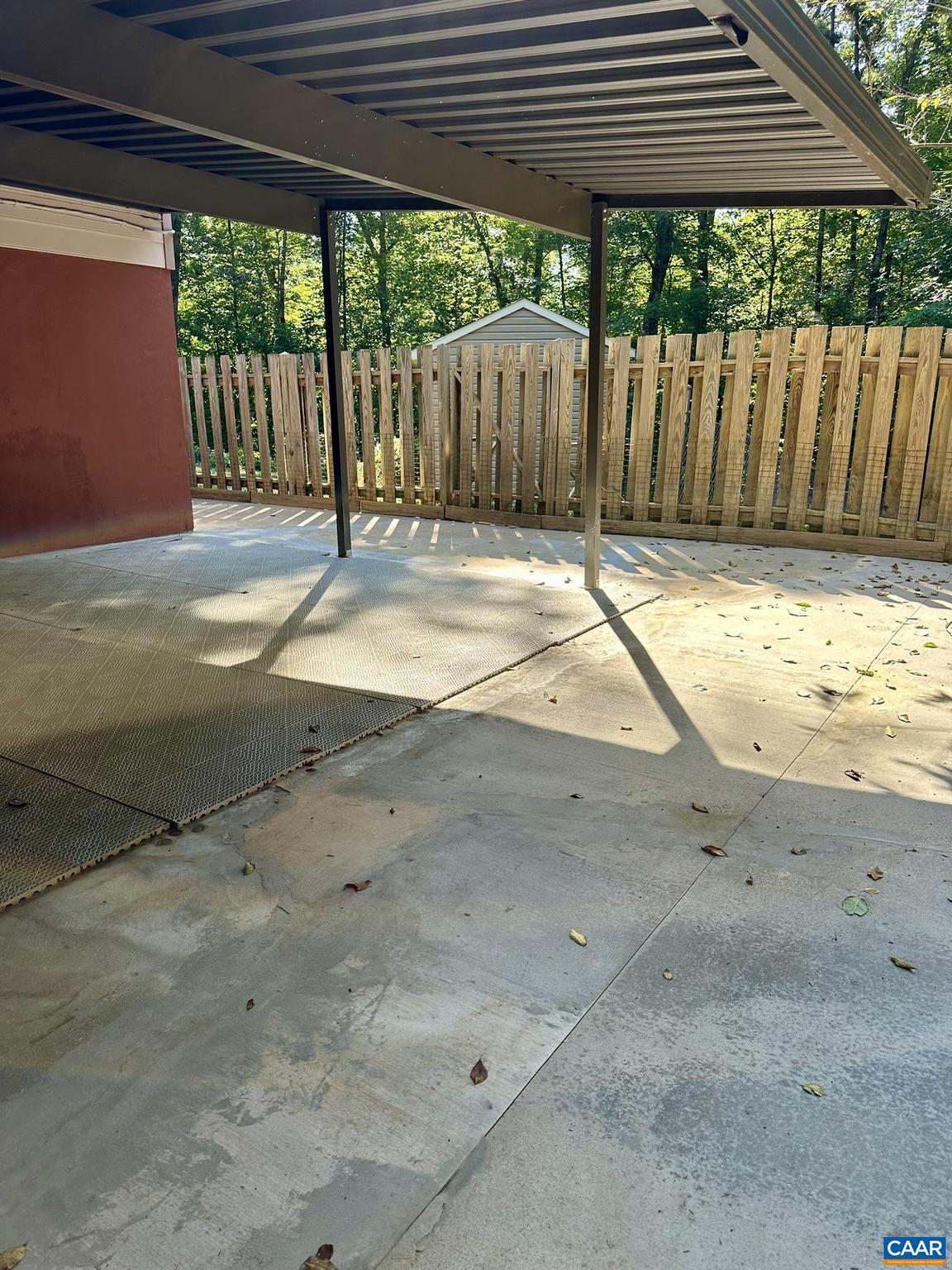 IVY WOODS - Residential