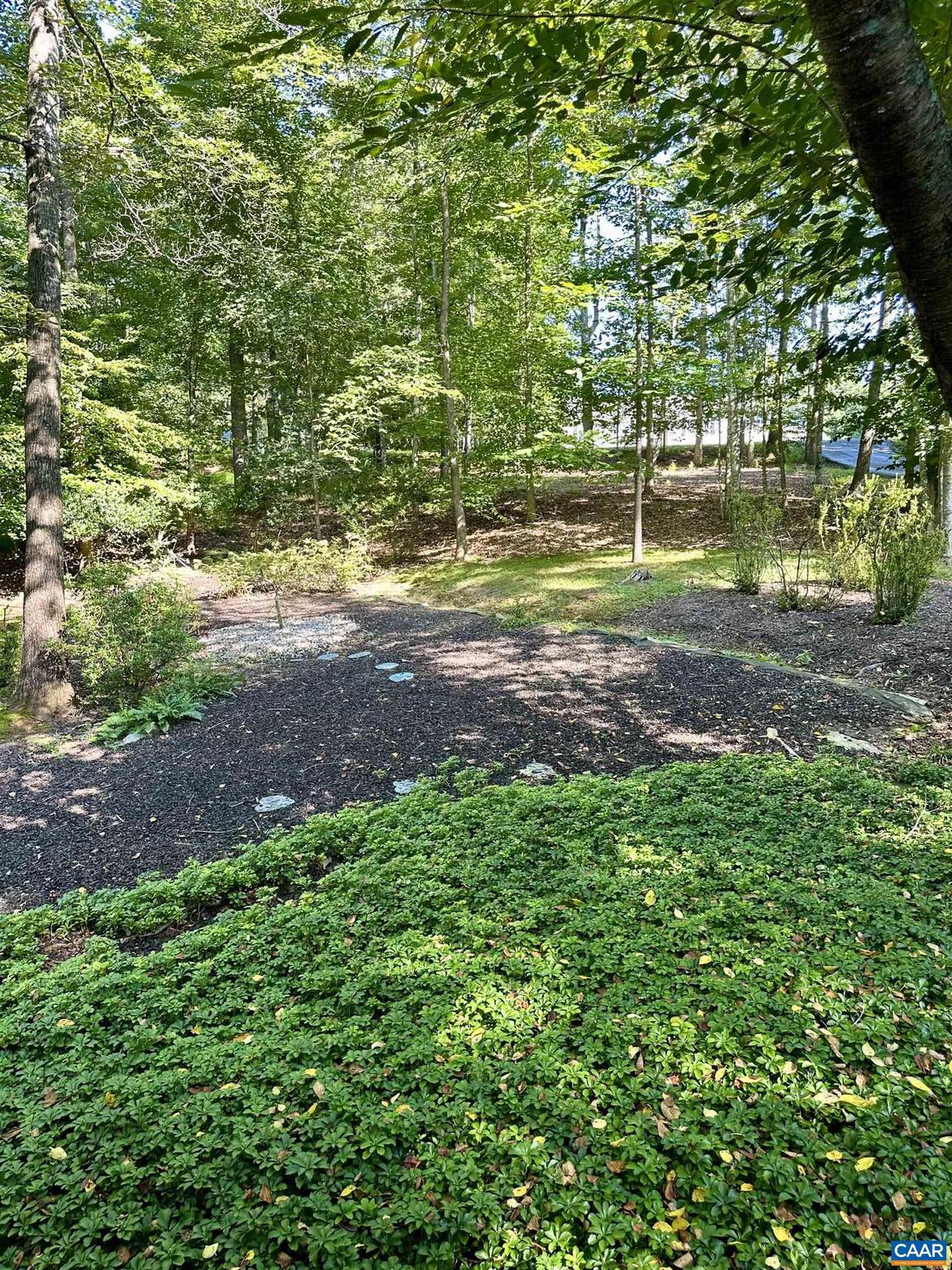 IVY WOODS - Residential