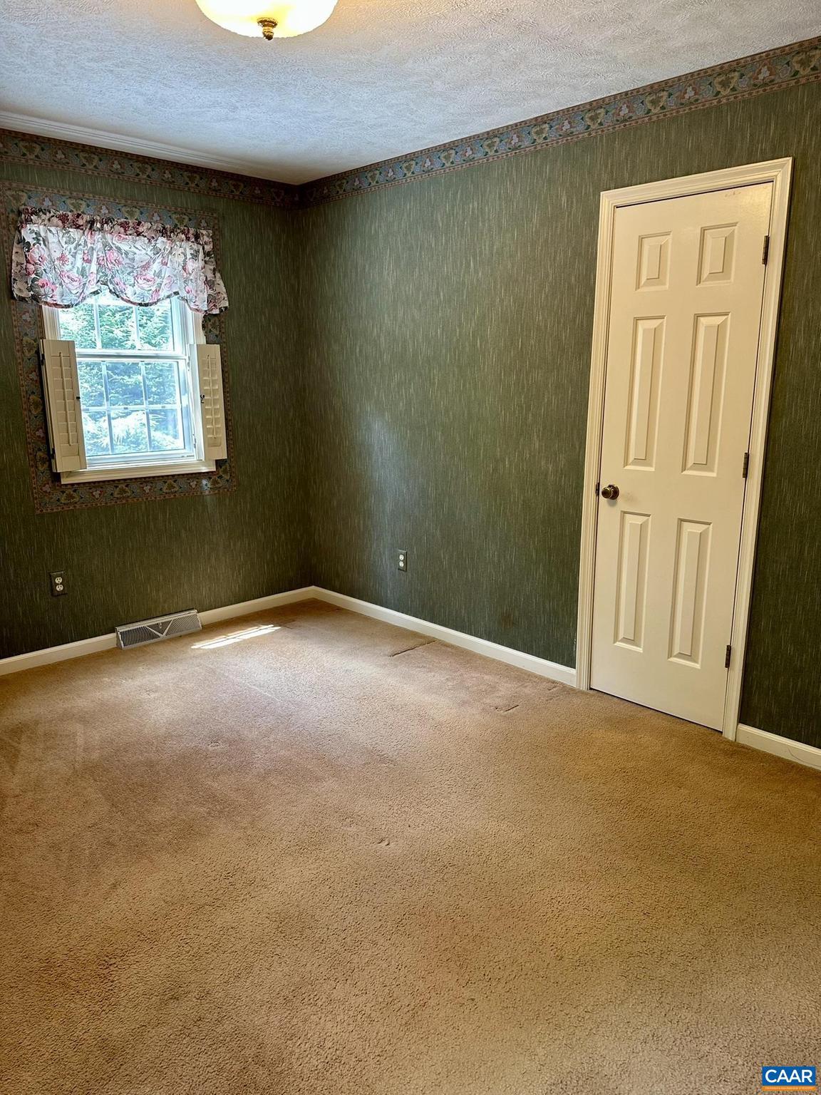 IVY WOODS - Residential