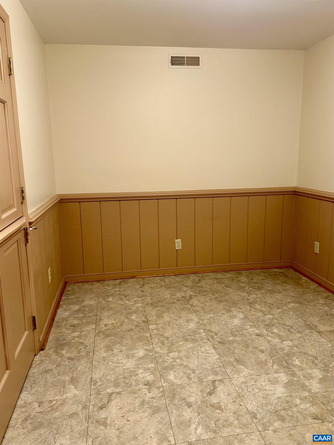 IVY WOODS - Residential